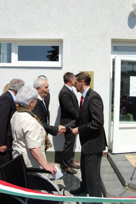 a_szalag_egy_darabja_javor_laszlonak.jpg a_szalag_egy_darabja_javor_laszlonak.jpg