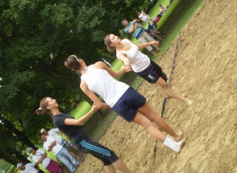 davod_2010.08._prokai_anna_illes_kitti_terner_aliz_hat_ez_gol....jpg davod_2010.08._prokai_anna_illes_kitti_terner_aliz_hat_ez_gol....jpg